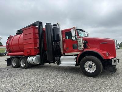 Kenworth T800 Vacuum Truck - Caterpillar