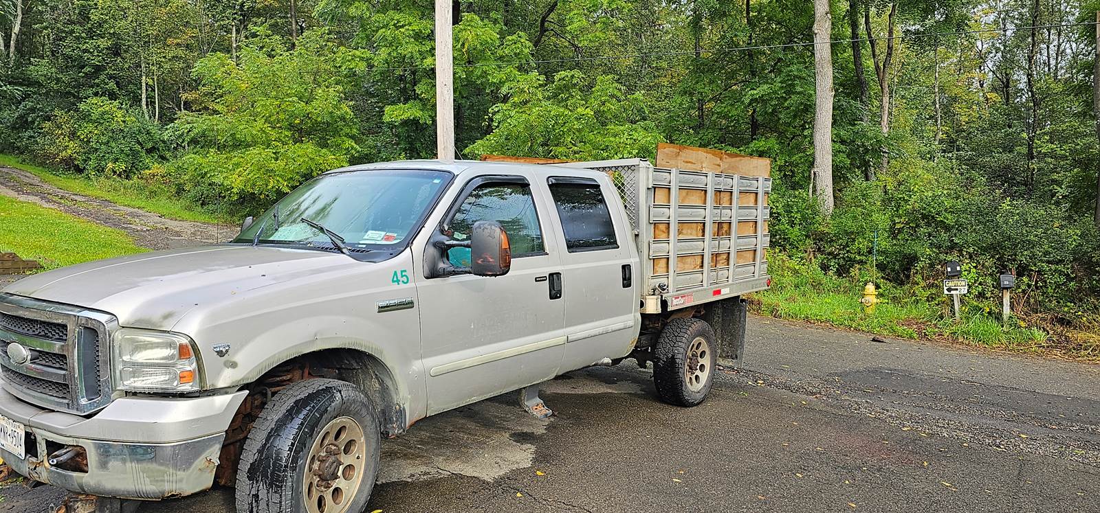 2006 Ford F350 XL SUPER DUTY 4X4 Crew Cab Stake Bed Truck TRUCKCRAFT Stake Body For Sale