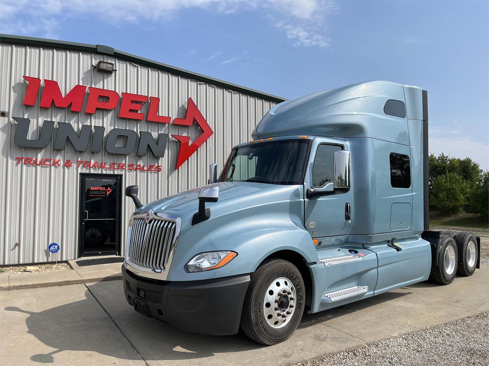 2019 International LT Sleeper Semi Truck 72" Raised Roof Sleeper