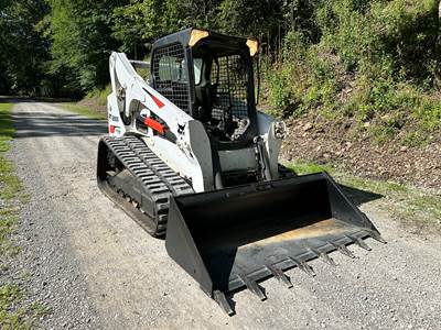 2016 Bobcat T740 Skid Steer / Track Loader with Tooth Bucket