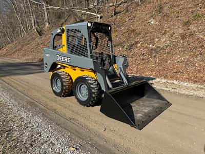 2010 John Deere 318D Track Skid Steer - Bucket