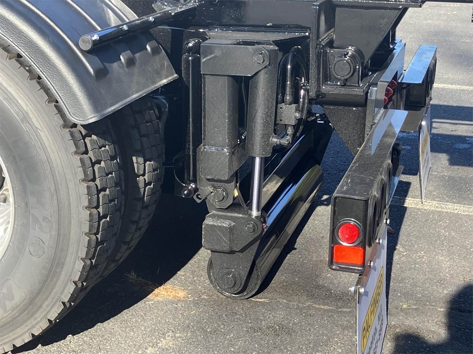 2024 Isuzu FVR Single Axle Roll Off Truck 260HP, Automatic For Sale