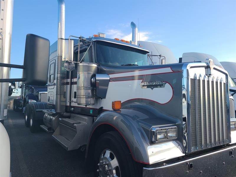 2018 Kenworth W900 Sleeper Semi Truck 62" Flat Top Sleeper, Cummins