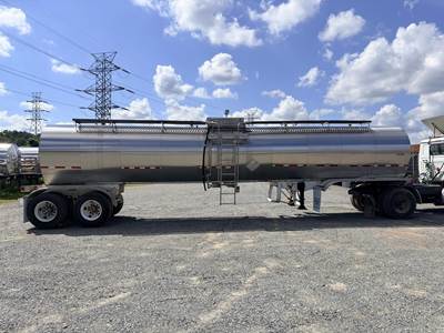 Butler Tandem Axle Stainless Steel Chemical / Acid Tank Trailer - Spring