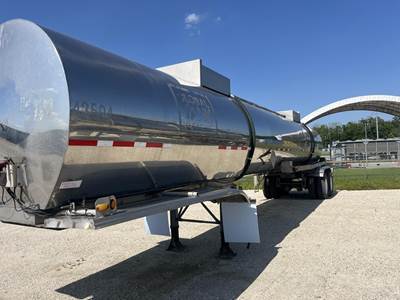 Fruehauf U2262 6500 GALLON SR DOT 307SS Chemical / Acid Tank Trailer