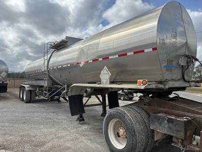 Fruehauf U2494 6900 GALLON CHEMICAL TRAILER Chemical / Acid Tank Trailer