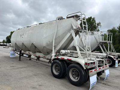 Fruehauf U2489 FRUEHAUF 1520 CUFT DR Dry Bulk / Pneumatic Tank Trailer