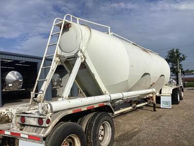 Heil U2290 1240 CUFT PNEUMATIC TRAILER ON AIRIRDE Dry Bulk / Pneumatic Tank Trailer