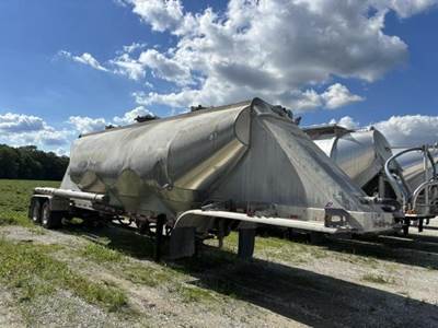MAC Tandem Axle Aluminum Dry Bulk / Pneumatic Tank Trailer - Air Ride