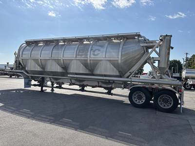 Polar 44ft Tandem Axle Aluminum Dry Bulk / Pneumatic Tank Trailer - Air Ride