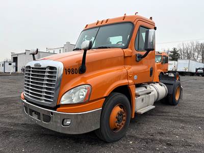 2012 Freightliner Cascadia Day Cab Truck - Single Axle, Fifth Wheel, Dual Fuel tanks, Multiple Units available