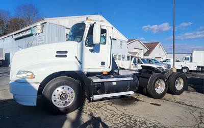 2007 Mack Vision Day Cab Truck, Air Ride Tandem Axle, Tractor Trailer, Air Leaf, Moving Truck, Delivery, Hauler, Government, Low Miles