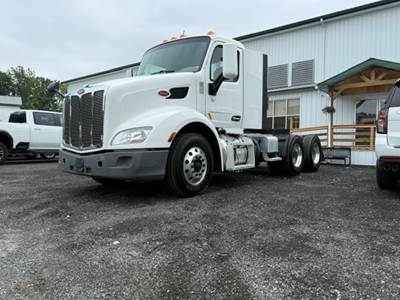 2022 Peterbilt 579 Day Cab Truck, Single Axle, Air Ride, Air Sliding 5th Wheel, Tandem Axle, Automatic Transmission, Hauler, Delivery