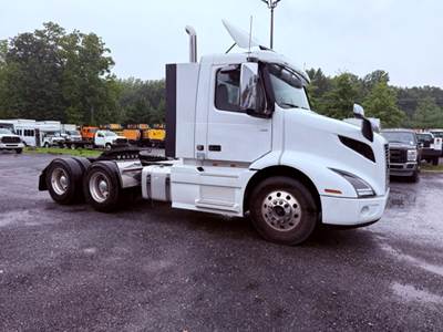 2025 Volvo VNR Day Cab Truck, Automatic, Air Sliding 5th Wheel, Dual Tanks, Air Supension, Factory Warranty, Low Miles