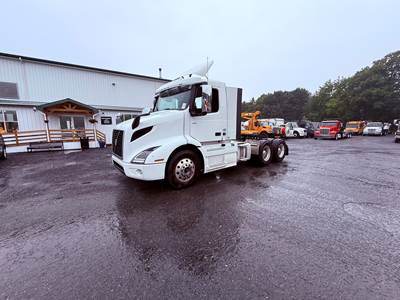 2025 Volvo VNR Day Cab Truck, Automatic, Air Sliding 5th Wheel, Dual Tanks, Air Supension, Factory Warranty, Low Miles
