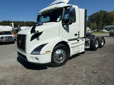 2025 Volvo VNR Day Cab Truck, Automatic, Air Sliding 5th Wheel, Dual Tanks, Air Supension, Factory Warranty, Low Miles
