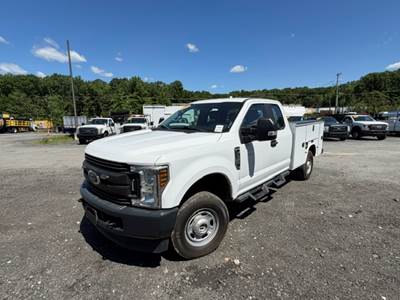 2019 Ford F-250 Extended Cab Mechanic / Service Truck, 4x4, Gasoline, Plumber, 9FT Knapheide Bed, Electrician, Utility, 4WD , Low Miles