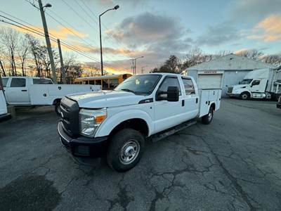 2016 Ford F-350 Mechanic / Service Truck, Gasoline, 4x4, Crew Cab, Work, Utility, Hitch, Plumber, Contractor Truck, Clean