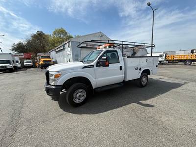 2014 Ford F-350 Mechanic / Service Truck, Gasoline, 4x4, 12Ft Ladder Rack, 8Ft Knapheide Bed, Construction, Plumber, Electrician