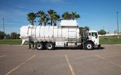 2022 Peterbilt 520 Garbage Truck