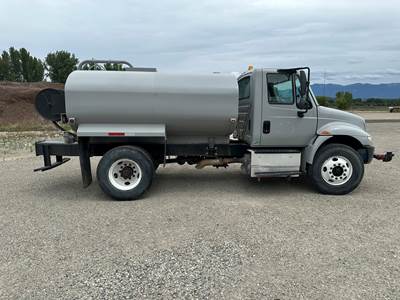 2016 International 4300 2000 gal 4x2 Water Truck