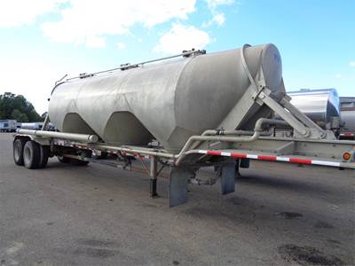Heil Dry Bulk / Pneumatic Tank Trailer