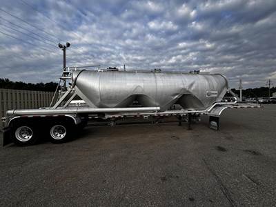 Heil Dry Bulk / Pneumatic Tank Trailer