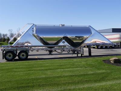 MAC Dry Bulk / Pneumatic Tank Trailer
