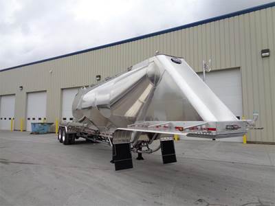MAC Dry Bulk / Pneumatic Tank Trailer