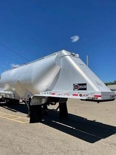 MAC Dry Bulk / Pneumatic Tank Trailer