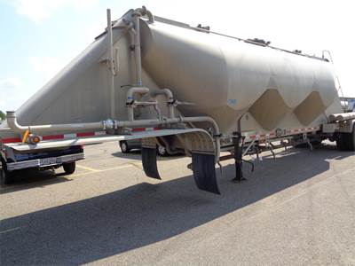 MAC Dry Bulk / Pneumatic Tank Trailer