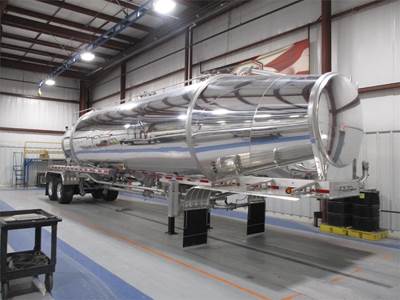 MAC Dry Bulk / Pneumatic Tank Trailer