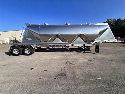 MAC Dry Bulk / Pneumatic Tank Trailer