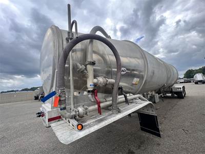 MAC Dry Bulk / Pneumatic Tank Trailer