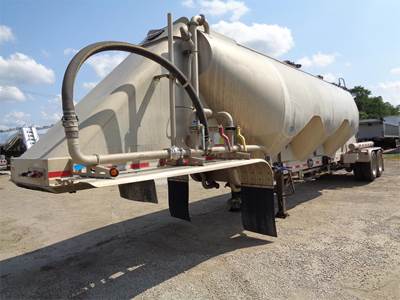 MAC Dry Bulk / Pneumatic Tank Trailer