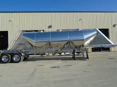 MAC Dry Bulk / Pneumatic Tank Trailer