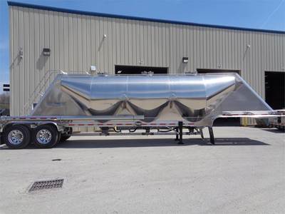 MAC Dry Bulk / Pneumatic Tank Trailer