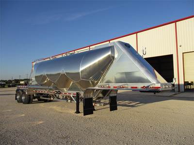 MAC Dry Bulk / Pneumatic Tank Trailer