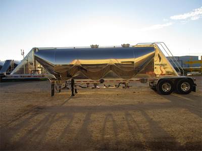 MAC Dry Bulk / Pneumatic Tank Trailer