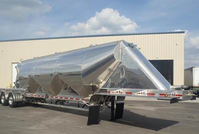MAC Dry Bulk / Pneumatic Tank Trailer