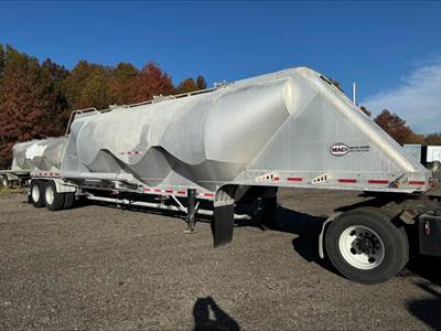 MAC Dry Bulk / Pneumatic Tank Trailer