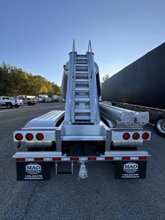 MAC Dry Bulk / Pneumatic Tank Trailer
