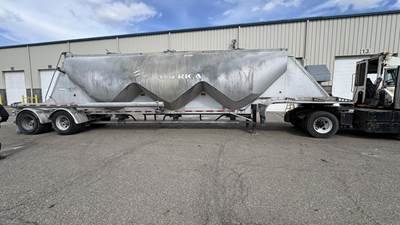 MAC Dry Bulk / Pneumatic Tank Trailer