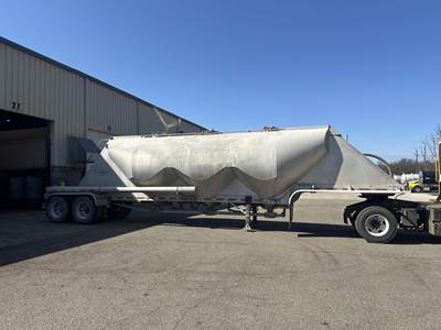 MAC Dry Bulk / Pneumatic Tank Trailer