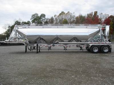 MAC Dry Bulk / Pneumatic Tank Trailer