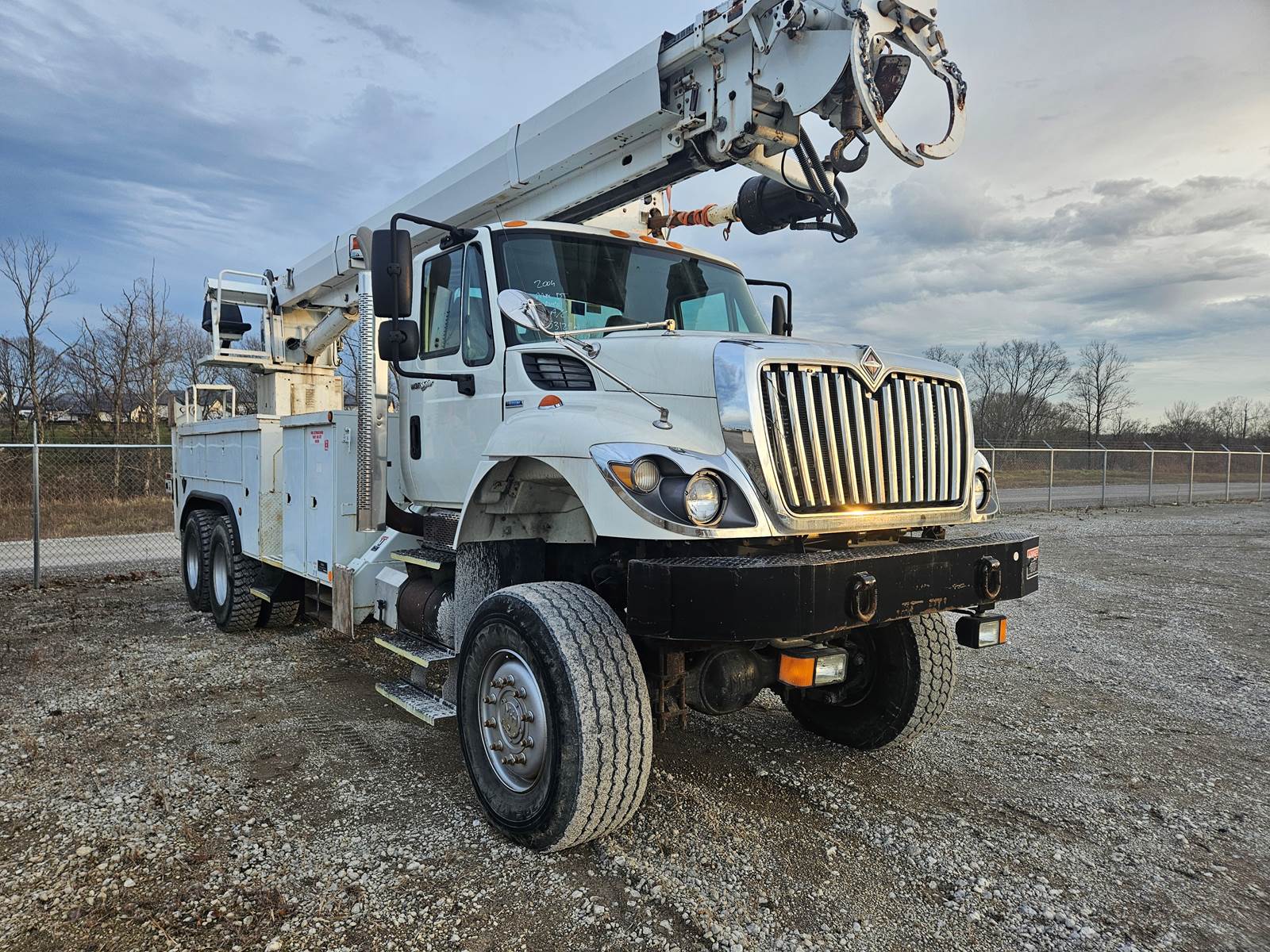 2009 International WORKSTAR 7400 6X4 TANDEM AXLE Digger Derrick Truck