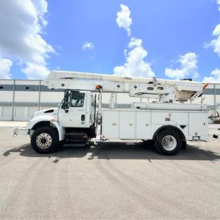 2013 Altec AA50E-MH Bucket Truck on International 4400