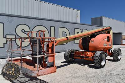 JLG 600A Articulating Boom Lift - 500lb Capacity