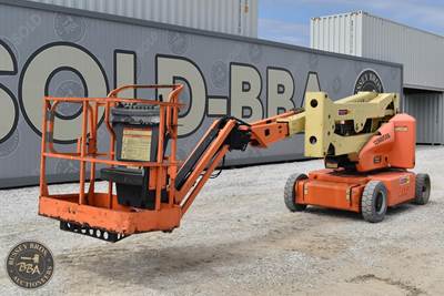 JLG E400AJPN Articulating Boom Lift