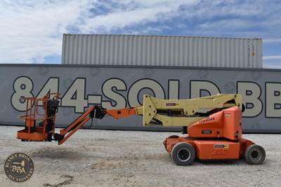 JLG E400AJPN Articulating Boom Lift